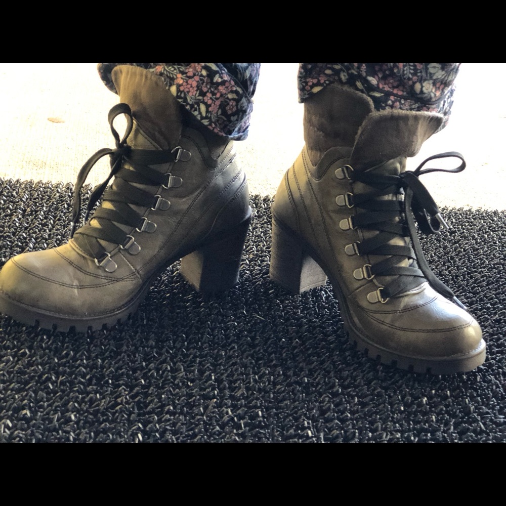 JELLYPOP WOMEN'S GRAY LACE UP HEELED FOLD DOWN JAYNE ANKLE BOOTIES SIZE 7.5